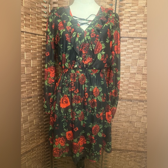 Luna Dress Black Red Floral Roses Medium Polyester Ruffle Neckline Knee Length - Picture 10 of 10